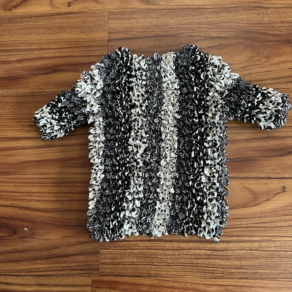 Black and White y2k popcorn shirt